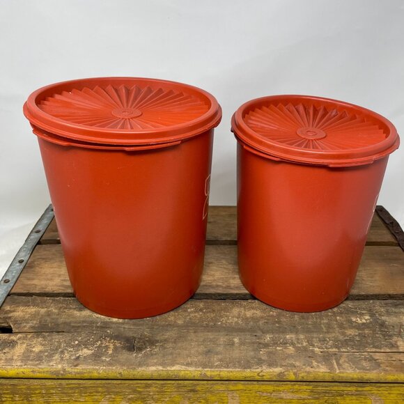 Vintage Tupperware Red Orange Storage Containers Starburst Lids Set Of 2 Nesting - Picture 4 of 13